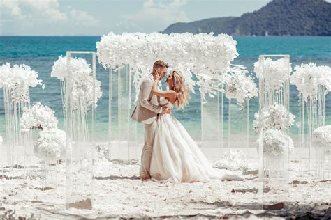 10 Essential Destination Wedding Tips