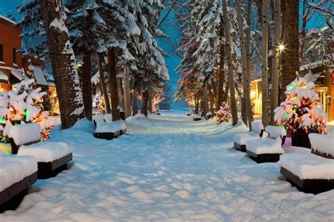 11 Best December Vacation Destinations In The U S Alaska Aurora