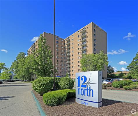 12 North Apartments In Southfield Mi Apartments Com