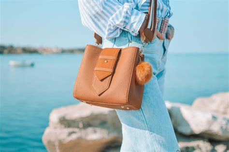 15 Best Travel Purses For Savvy Stylish Travelers In 2024