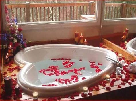 15 Most Popular Romantic Jacuzzi Decoration