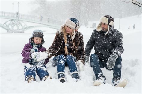 17 Best Winter Vacations For Families That Love Snow