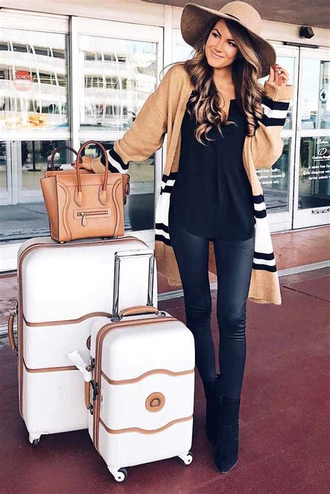 30 Fall Travel Outfit Ideas From Girls Who Are Always On The Go Fall