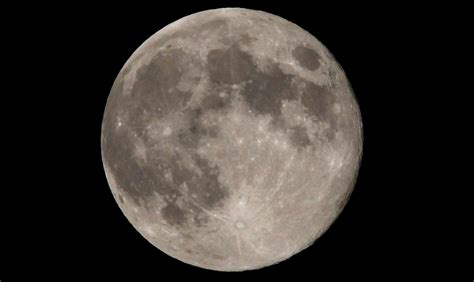 4 Strange Ways The Moon Might Affect Our Bodies