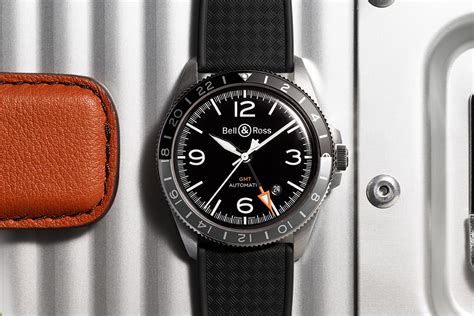 5 Must Have Travel Watches For Men On The Go