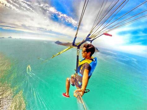 5 Splendid Destinations To Enjoy Parasailing In India