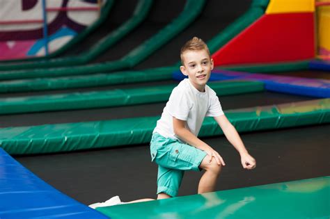 5 Tips For Planning An Awesome Trampoline Park Birthday Party Sky