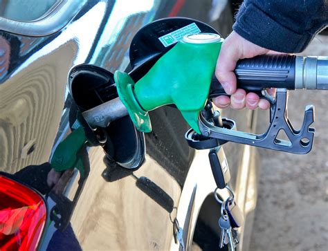 5 Tips For Truck Drivers To Cut Fuel Costs