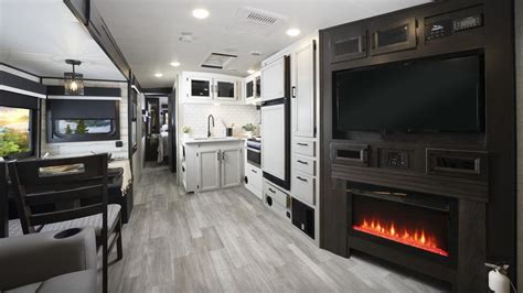 7 Best Rvs For A Family Of 5 In 2023 Getaway Couple