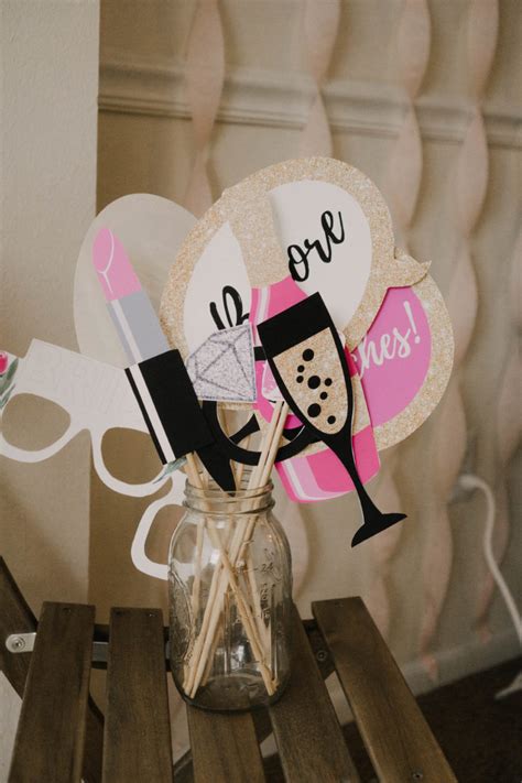 8 Bachelorette Decor Must Haves The Internet S Maid Of Honor