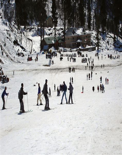 8 Best Skiing Destinations In India For Family Holidays In 2018 Indiavisitonline In