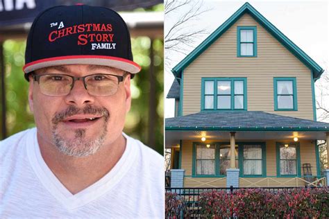 A Christmas Story House Owner Calls Actor Yano Anaya A Loser And Scammer During Visit To Tourist