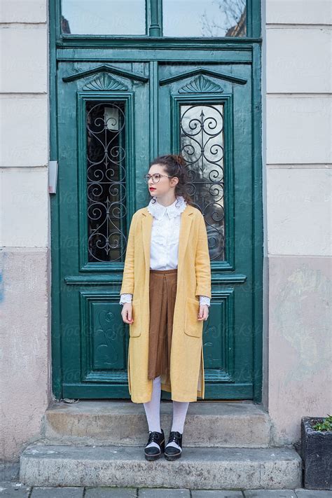 A Woman Standing In Front Of A Green Door With The Words Best Shoes For