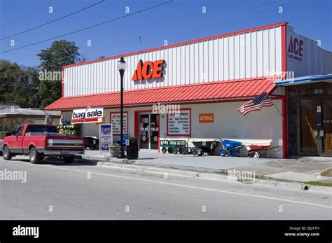 Ace Hardware Store Hi Res Stock Photography And Images Alamy