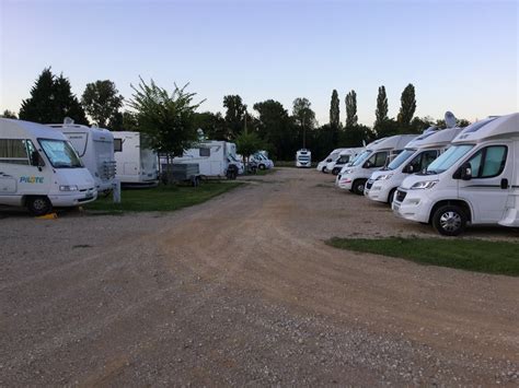 Aire De Service Et Stationnement Pour Les Campings Cars Destination