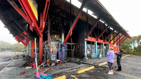 Alvin S Island In Destin Florida Is A Total Loss After Fire Guts Building