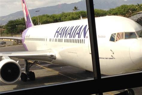 Amazing Hawaiian Aircraft Takes Off In 2018 Lands At Destination In