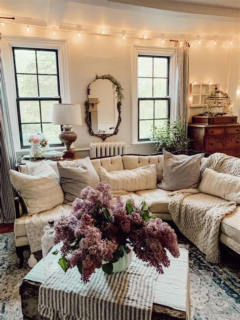 Artisanal Vintage Vintage Living Room Home Decor Mixing Antiques