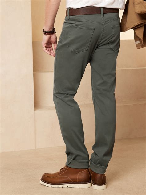 Banana Republic Traveler Pants Review