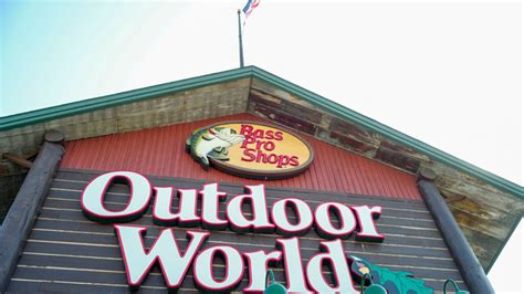 Bass Pro Shops In Destin Offering Signing Bonuses