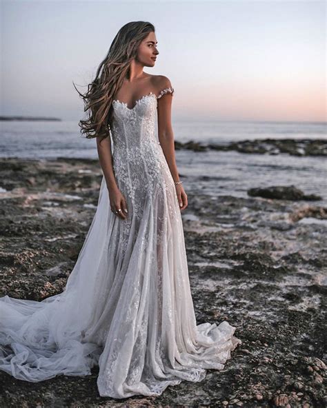 Best Styles For Beach Wedding Dresses