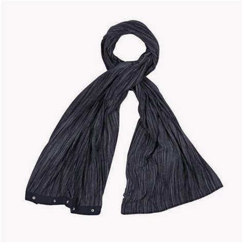 Best Travel Scarves For Chilly Airplanes Cold Destinations