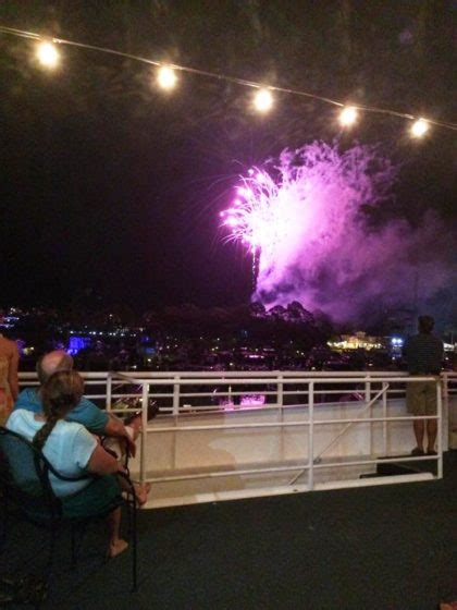 Best Way To Watch The Destin Fireworks Fireworks Dinner Cruises