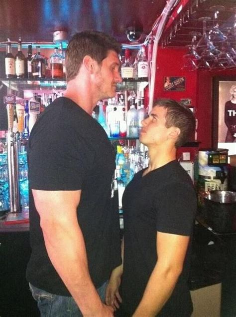 Big Guys Tall Guys David And Goliath Tall People Bear Men Lift And Carry Muscle Growth