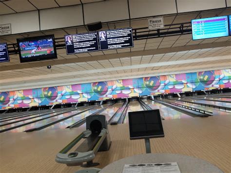 Bowling Alley Hurricane Lanes Reviews And Photos 34876 Emerald