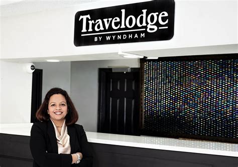 Breaking Barriers Wyndham S Women Own The Room Signs Over 30 Hotels In