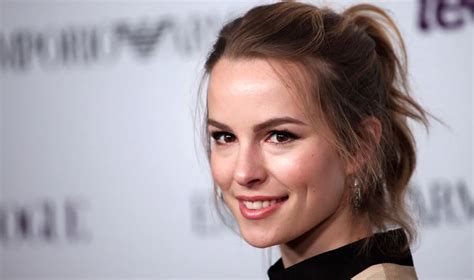 5 Bridgit Mendler Time Travel Tips