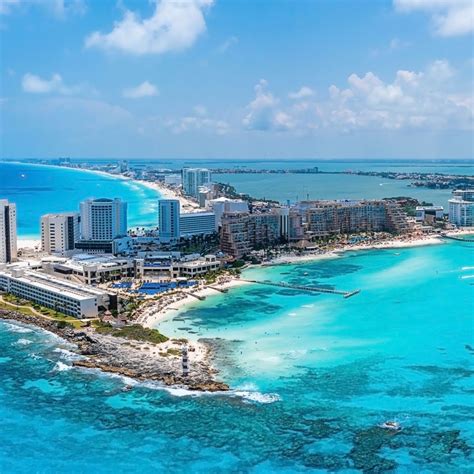 Cancun Hotels Remain Packed With Tourists Despite Travel Warnings