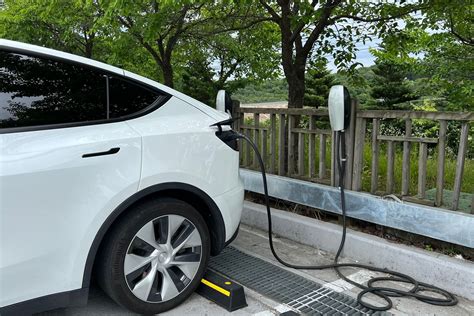 Charge Your Tesla For Free How Destination Chargers Work