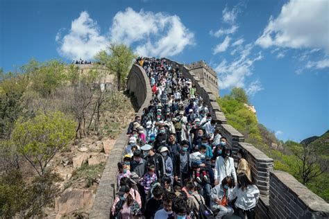 Chinese Travel Booms While Spending Still Lags Pre Covid Levels Bloomberg