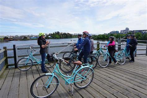 Clipper Vacations Hoppy Hour Bike Tour In Victoria Bike Tour