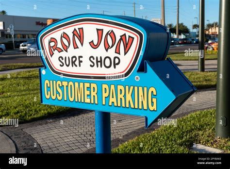 Cocoa Beach Florida December 29 2022 Sign For Customer Parking For