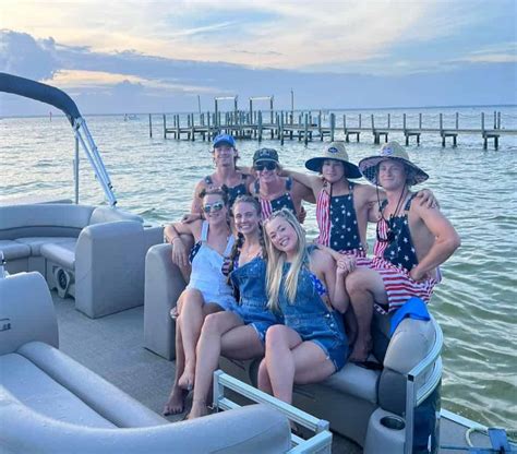 Crab Island 24Ft Pontoon Boat Rental 12 Person Max In 2021 Boat