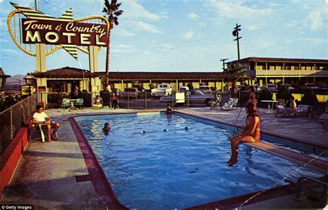 Dazzling Photos Of Americans On Vacation In The 60S Capture The Golden Age Of Motels Artofit