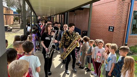 Destin Elementary Celebrates With Mardi Gras Parade By Viking Band