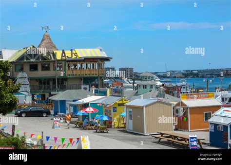 Destin Florida Beach Bar Tur Stico Famoso Aj S Y Barcos En La Orilla