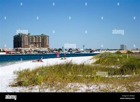 Destin Florida Usa The Military Beach On Okaloosa Island Overlooks Destin A Holiday Resort On