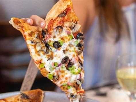 Destin Pizza Guide 5 Pizzerias You Won T Want To Miss