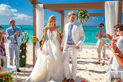 Destination Wedding Etiquette Advice Tips Destination Wedding Details