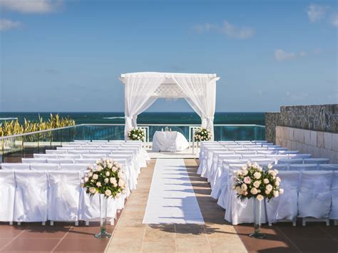 5 Destination Wedding Tips