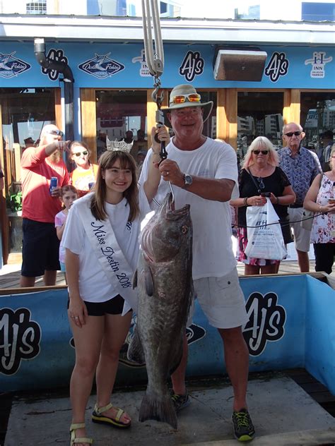 Destn Fishing Rodeo Charter Boat The Huntress