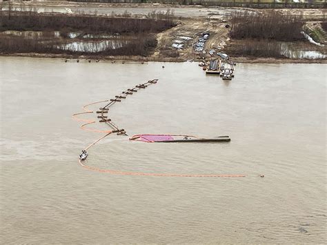 Dredge Capsizes Near Meraux La On Lower Miss The Waterways Journal