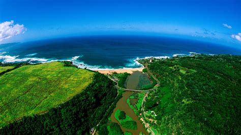 Driving Along The North Shore Of Oahu