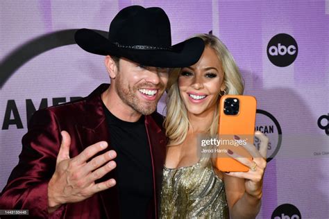 Dustin Lynch And Mackenzie Porter Attend The 2022 American Music News Photo Getty Images