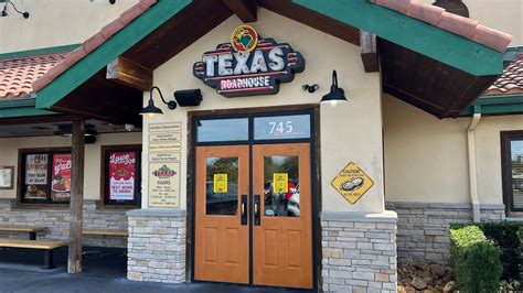 Eating At Texas Roadhouse In Lady Lake Fl Near The Villages Great Rolls Food Near The