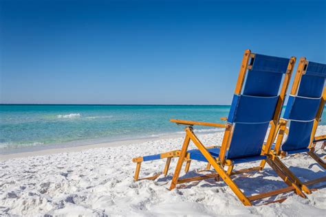 Enjoying The Amp Quot Squeaky Amp Quot White Sand Beaches Of Destin Florida